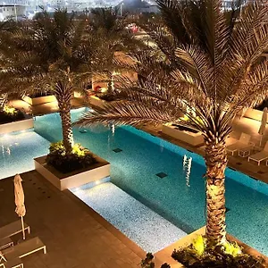 Апартаменты 1-bed Loft With Pool View